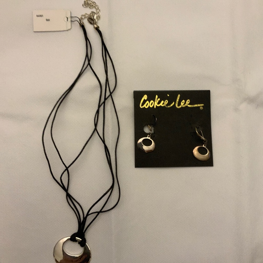 S11/NWT 22” Cookie Lee Necklace & Earring Set 11-  Black Necklace/Silver pendant